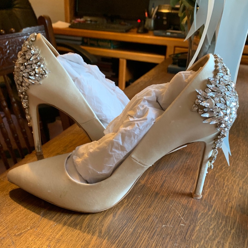 Badgley Mischka REDUCED!! Ivory Pumps worn ONCE!